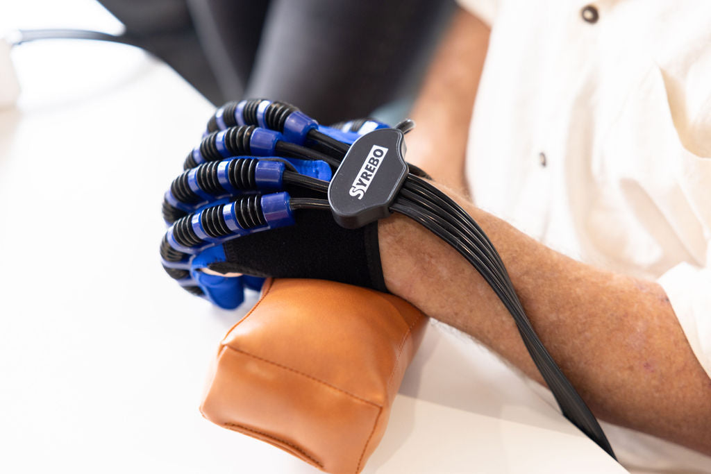 Hanson  - Soft robotic glove